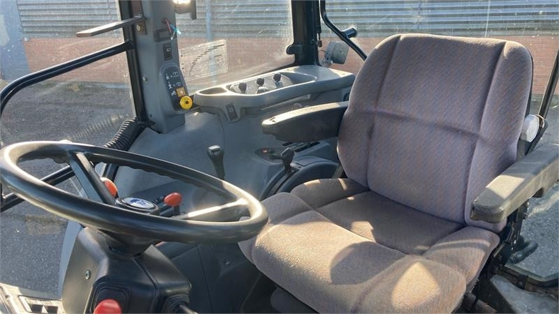 New Holland TS115 - Farm tractor: picture 5 New Holland TS115 - Farm tractor: picture 5