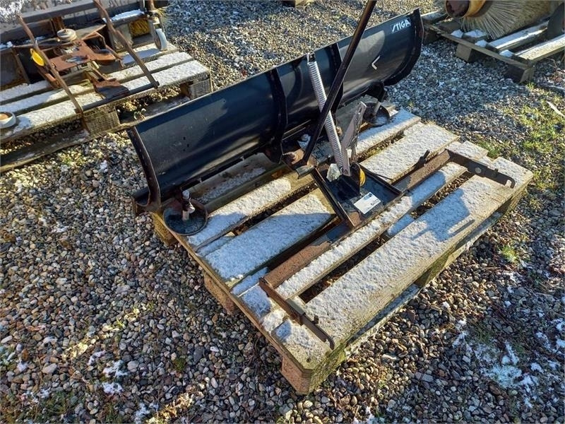 - - - Stiga 120 Cm til Stiga Park. - Snow plough for Agricultural machinery: picture 2 - - - Stiga 120 Cm til Stiga Park. - Snow plough for Agricultural machinery: picture 2