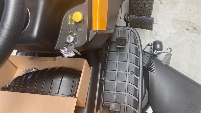 Stiga Tornado 5108 - Municipal tractor: picture 4 Stiga Tornado 5108 - Municipal tractor: picture 4