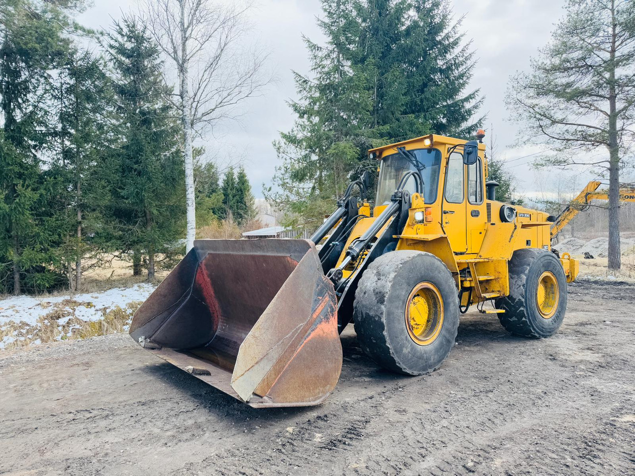 VOLVO L90 - Wheel loader: picture 1 VOLVO L90 - Wheel loader: picture 1