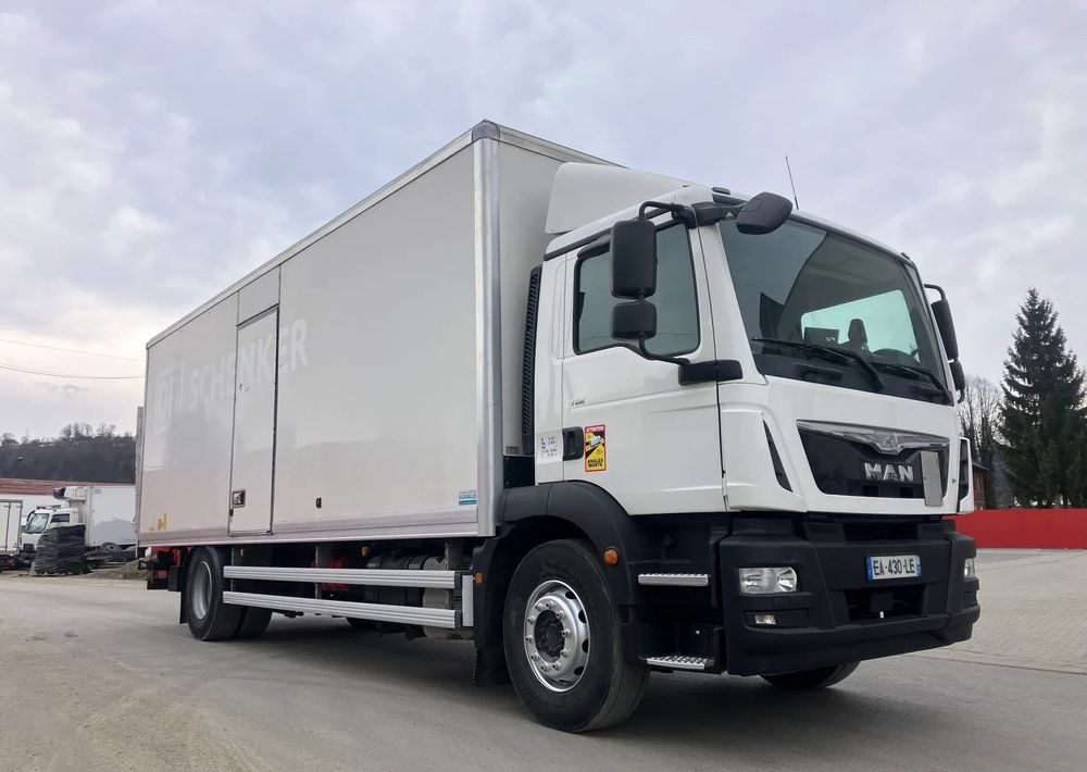MAN MAN 18.290  kurierka kontener - Box truck: picture 2 MAN MAN 18.290  kurierka kontener - Box truck: picture 2