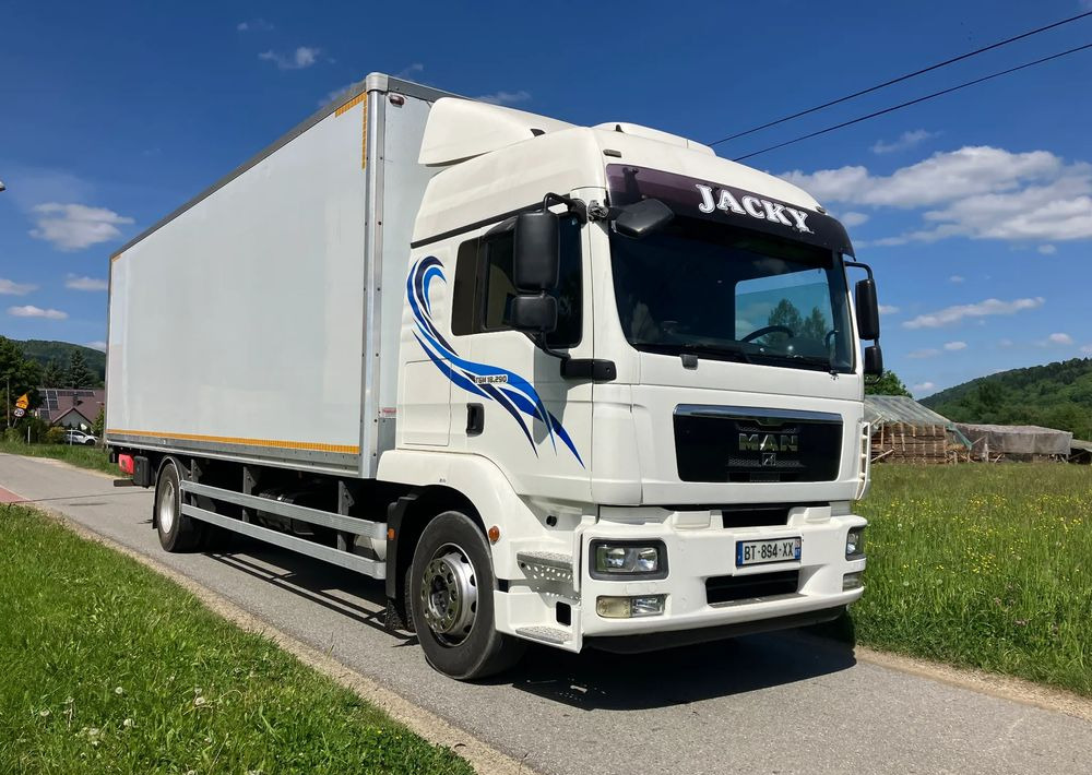 MAN MAN TGM 18.290 KURIERKA KONTENER 20 PALET SYPIALKA - Box truck: picture 2 MAN MAN TGM 18.290 KURIERKA KONTENER 20 PALET SYPIALKA - Box truck: picture 2