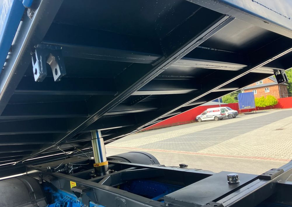 Mercedes-Benz ANTOS 1830 solidny kiper wywrotka blokada mostu - Tipper: picture 4 Mercedes-Benz ANTOS 1830 solidny kiper wywrotka blokada mostu - Tipper: picture 4