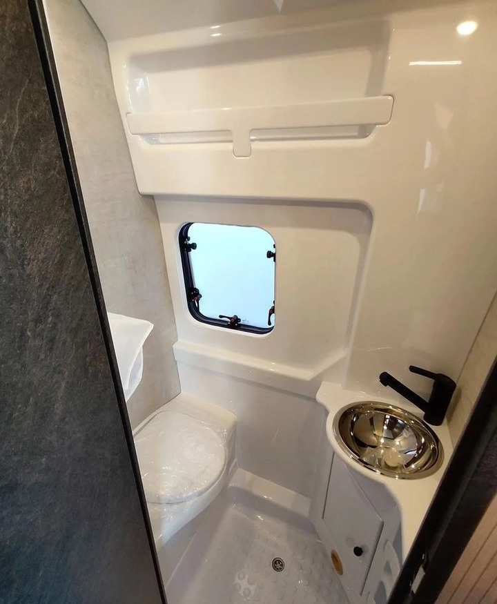 New Camper Fiat Ducato Rimor Horus 45 NEW AUTOMAT Grau Truma Diesel Lampen FULL LED 4-Sitzer: picture 16