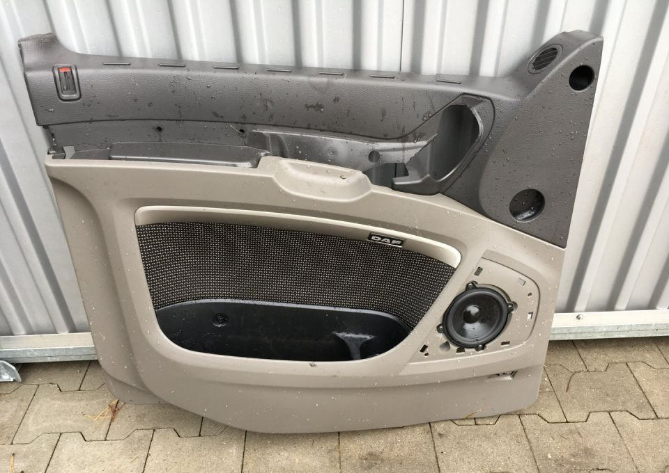 DAF XF 106 euro 6 tapicerka drzwi lewych - Door and parts for Truck: picture 1 DAF XF 106 euro 6 tapicerka drzwi lewych - Door and parts for Truck: picture 1