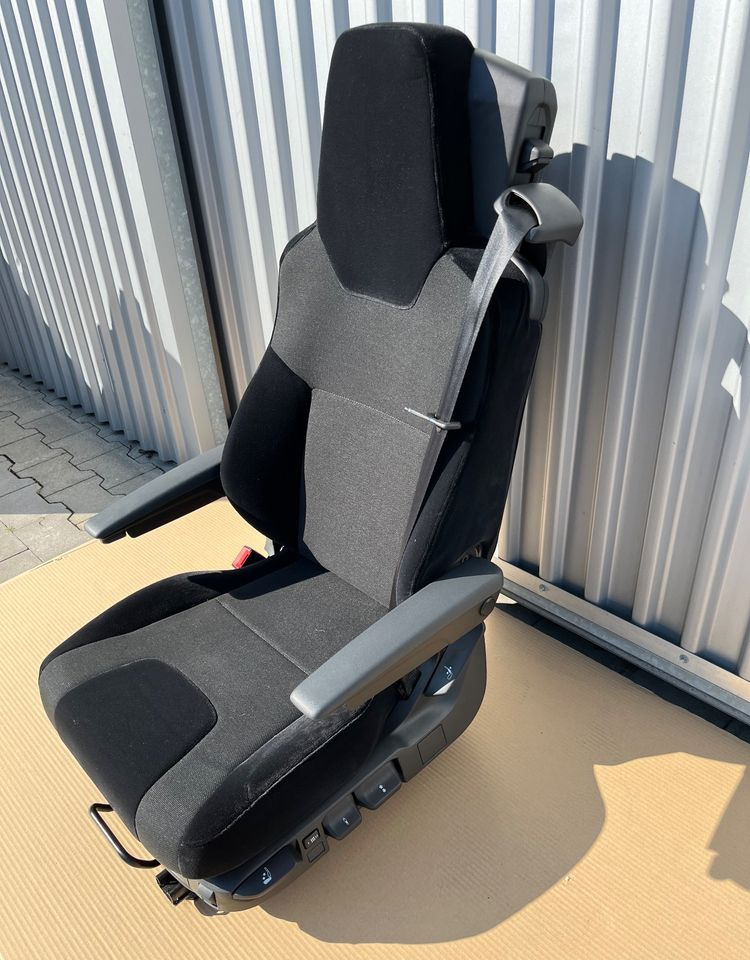 NOWY Fotel kierowcy MAN TG3 TGX nowy model siedzenie lewe - Cab and interior for Truck: picture 2 NOWY Fotel kierowcy MAN TG3 TGX nowy model siedzenie lewe - Cab and interior for Truck: picture 2