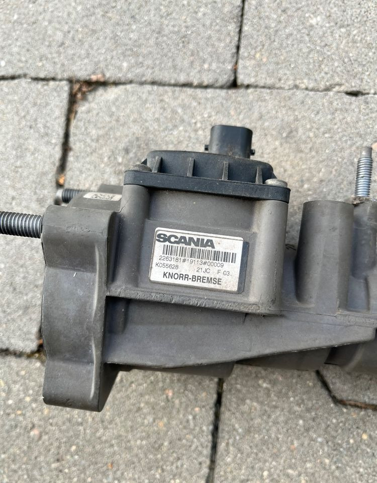 Zawór hamulca nożnego Scania R S NGS NGR modulator hamulcowy - Brake parts for Truck: picture 2 Zawór hamulca nożnego Scania R S NGS NGR modulator hamulcowy - Brake parts for Truck: picture 2