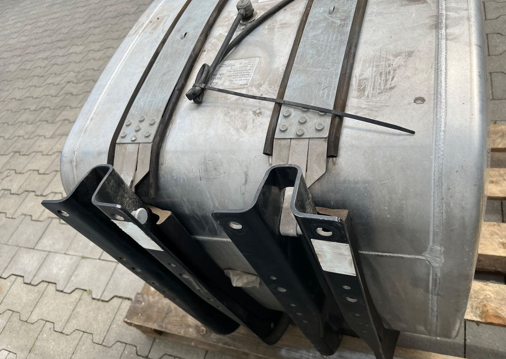 Zbiornik paliwa MAN TGX TGS 250 litrów kompletny - Fuel tank for Truck: picture 4 Zbiornik paliwa MAN TGX TGS 250 litrów kompletny - Fuel tank for Truck: picture 4