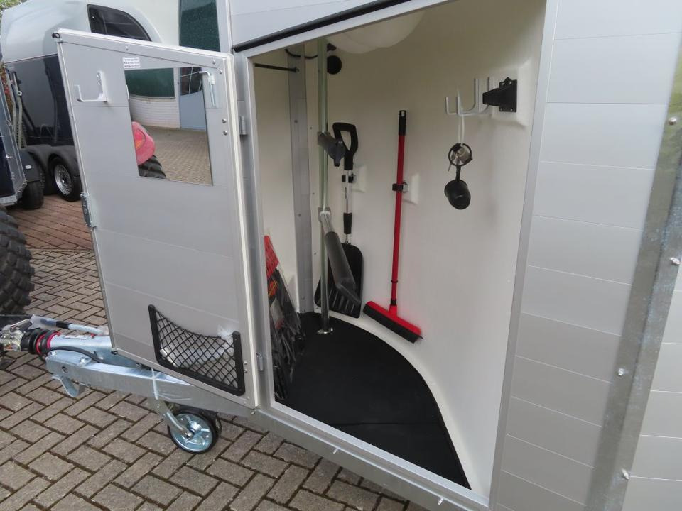 Böckmann Pferdeanhänger Champion R Flügeltür Saka. 100km/h - Horse trailer: picture 4 Böckmann Pferdeanhänger Champion R Flügeltür Saka. 100km/h - Horse trailer: picture 4