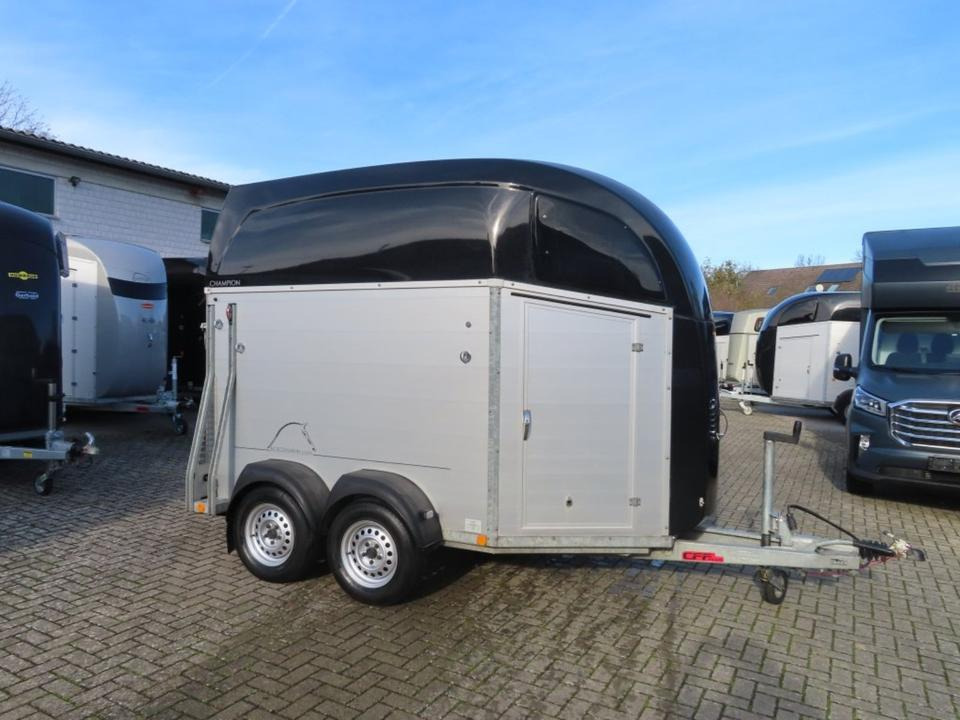 Böckmann, Pferdeanhänger, Champion R, top, SaKa. 100 km/h - Horse trailer: picture 2 Böckmann, Pferdeanhänger, Champion R, top, SaKa. 100 km/h - Horse trailer: picture 2