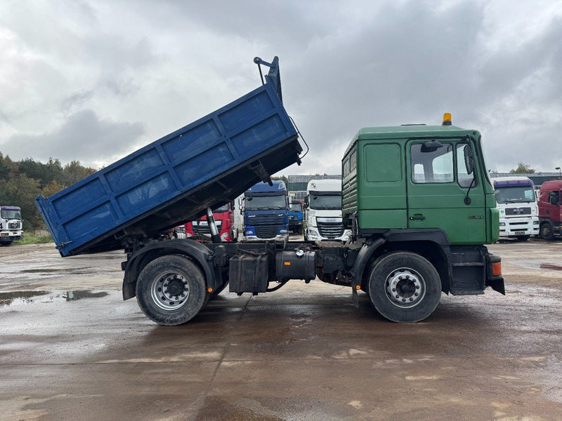 MAN 19.322 (STEEL SUSPENSION & MANUAL PUMP / SUSPENSION LAMES & POMPE MANUELLE) - Tipper van: picture 4 MAN 19.322 (STEEL SUSPENSION & MANUAL PUMP / SUSPENSION LAMES & POMPE MANUELLE) - Tipper van: picture 4