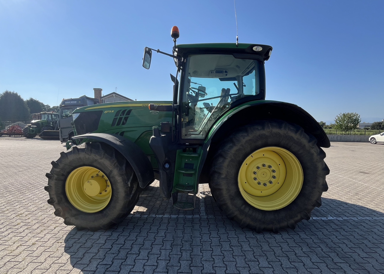 JOHN DEERE 6175 R - Farm tractor: picture 2 JOHN DEERE 6175 R - Farm tractor: picture 2