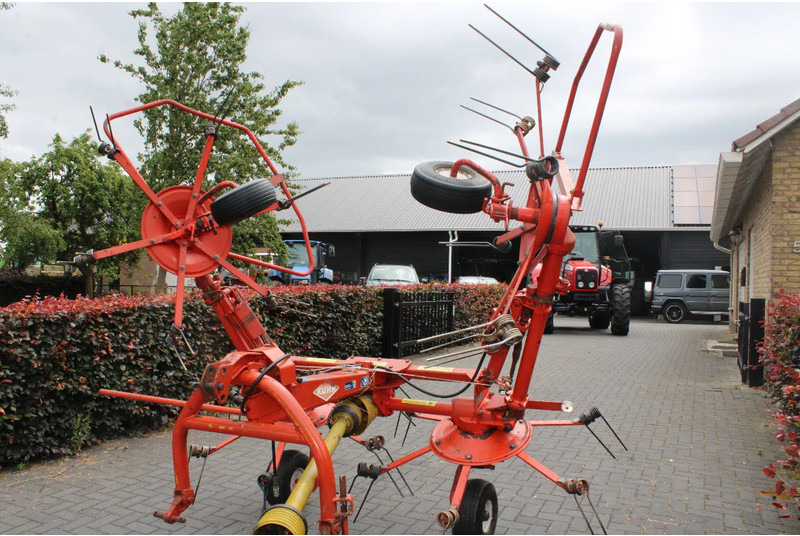 Kuhn GF 5000MHA - Tedder/ Rake: picture 5 Kuhn GF 5000MHA - Tedder/ Rake: picture 5