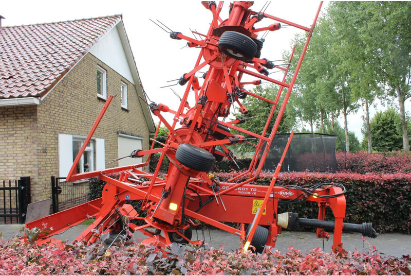 Kuhn GF10601 TO - Tedder/ Rake: picture 2 Kuhn GF10601 TO - Tedder/ Rake: picture 2