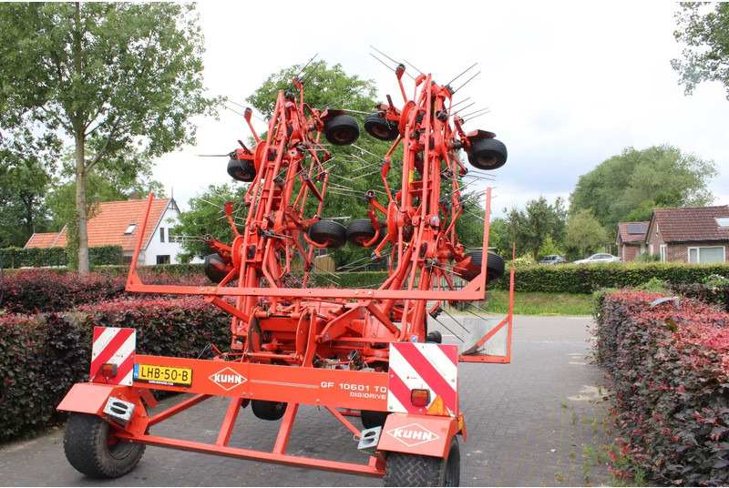 Kuhn GF10601 TO - Tedder/ Rake: picture 4 Kuhn GF10601 TO - Tedder/ Rake: picture 4