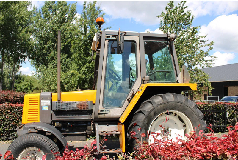Renault 80-12 - Farm tractor: picture 2 Renault 80-12 - Farm tractor: picture 2