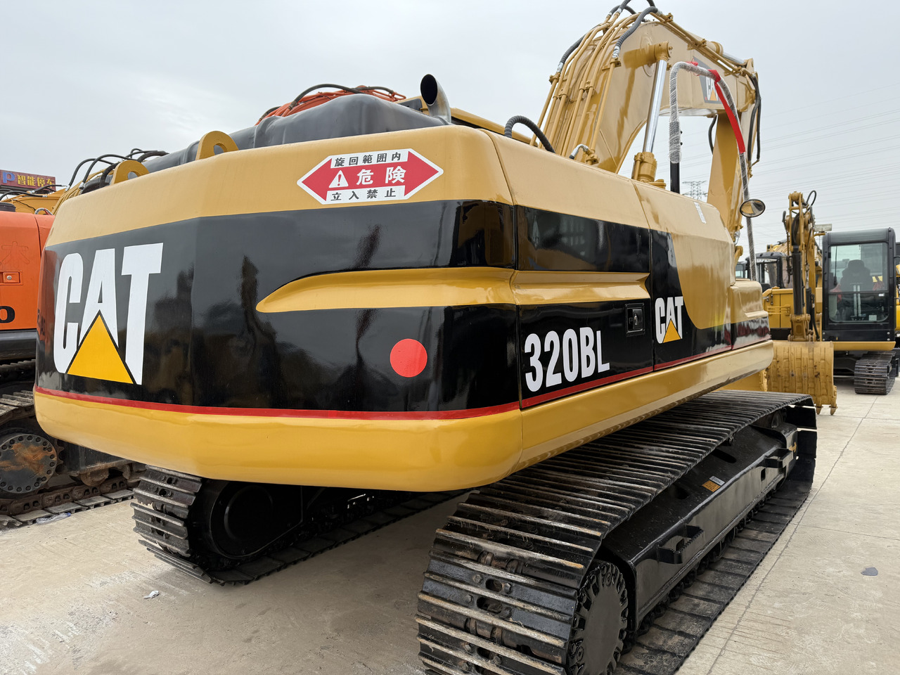 Crawler excavator CATERPILLAR 320b: picture 6