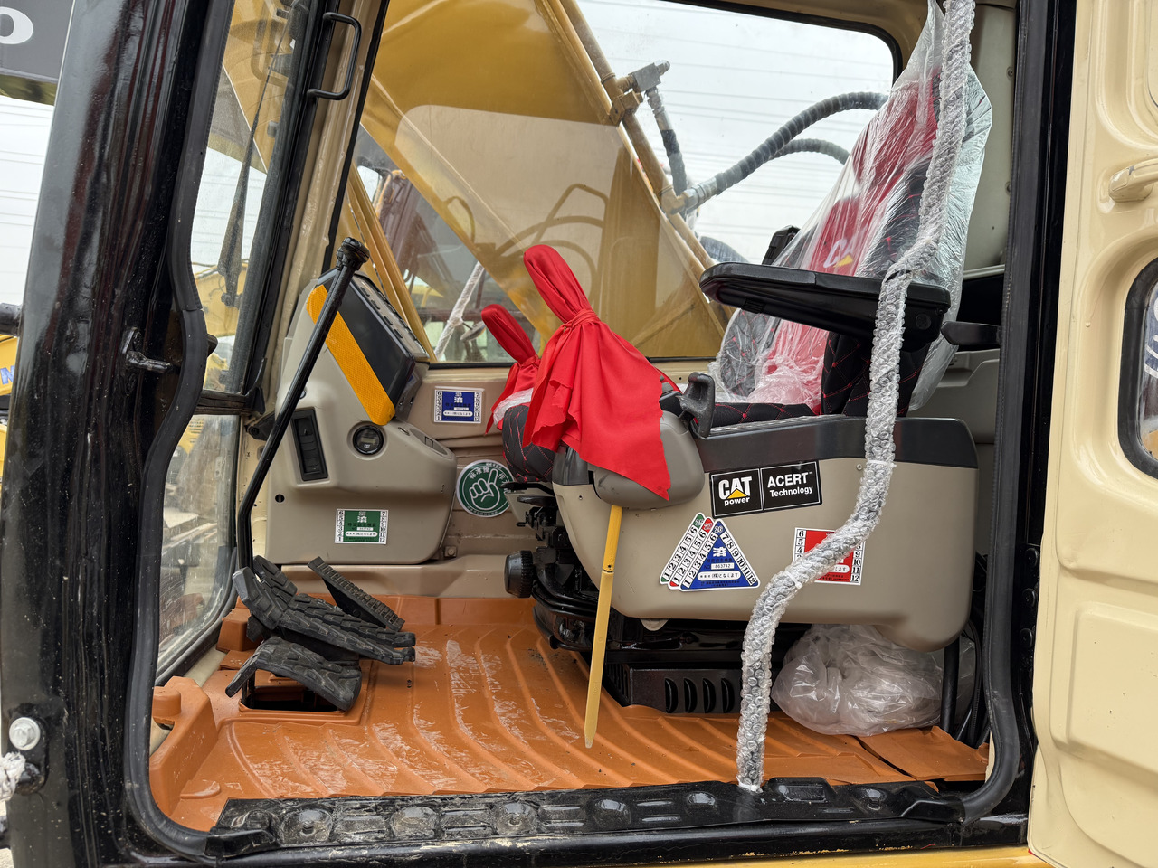 Crawler excavator CATERPILLAR 320b: picture 15