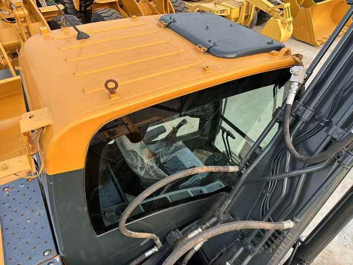 Excavator New Arrival hyundai 150-9 Cralwer Excavator in Stock   Nearly 90% Brand New Korea Brand hyundai 15tons Digger for Sale [ Copy ] [ Copy ]: picture 6