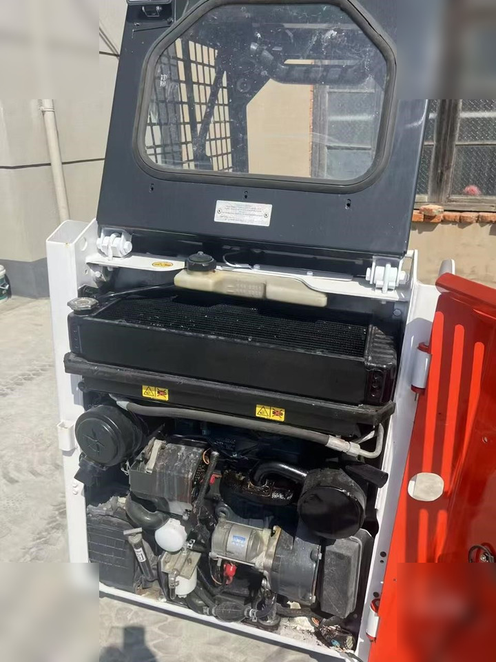 Skid steer loader BOBCAT S70: picture 11