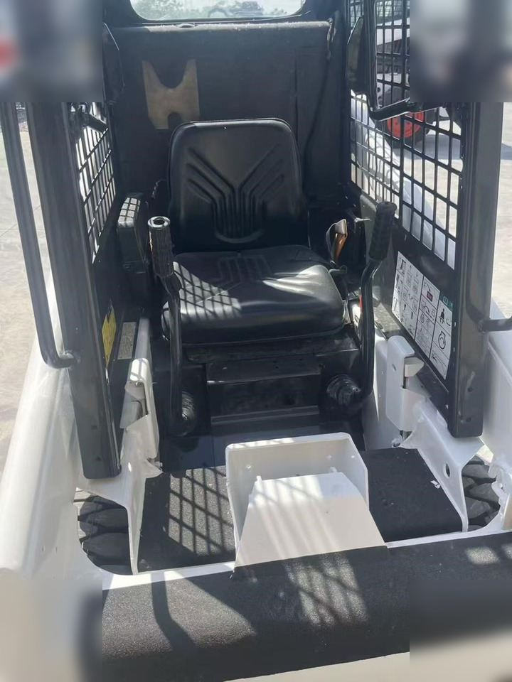 Skid steer loader BOBCAT S70: picture 9