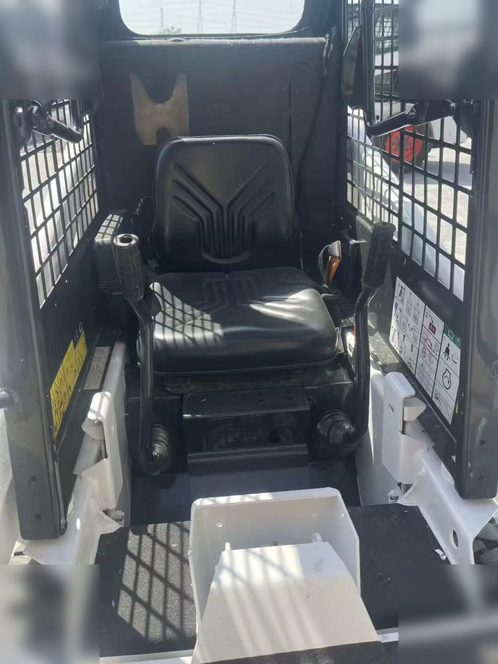 Skid steer loader BOBCAT S70: picture 7