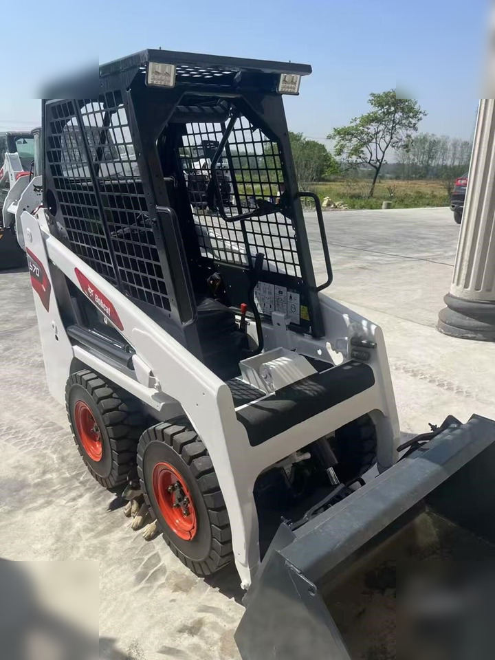 Skid steer loader BOBCAT S70: picture 10