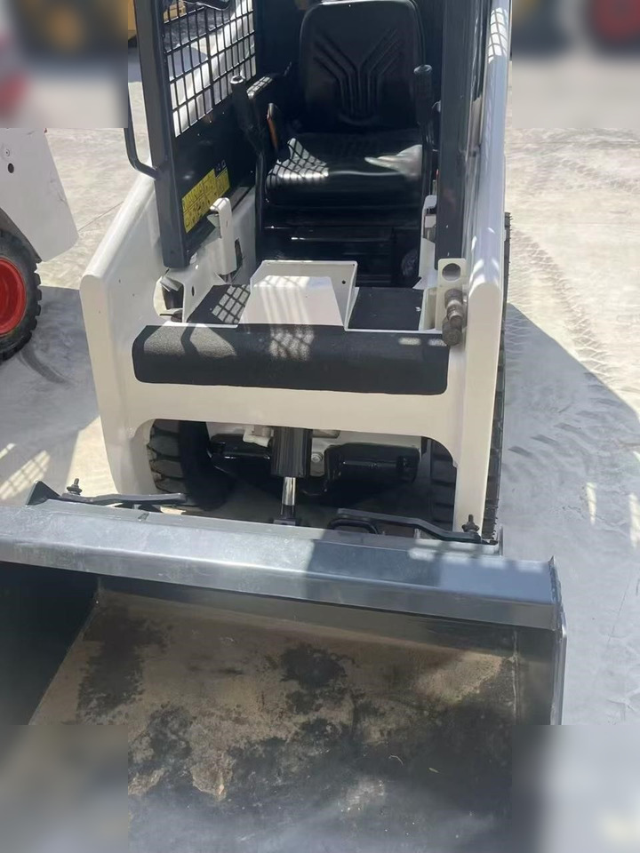 Skid steer loader BOBCAT S70: picture 17