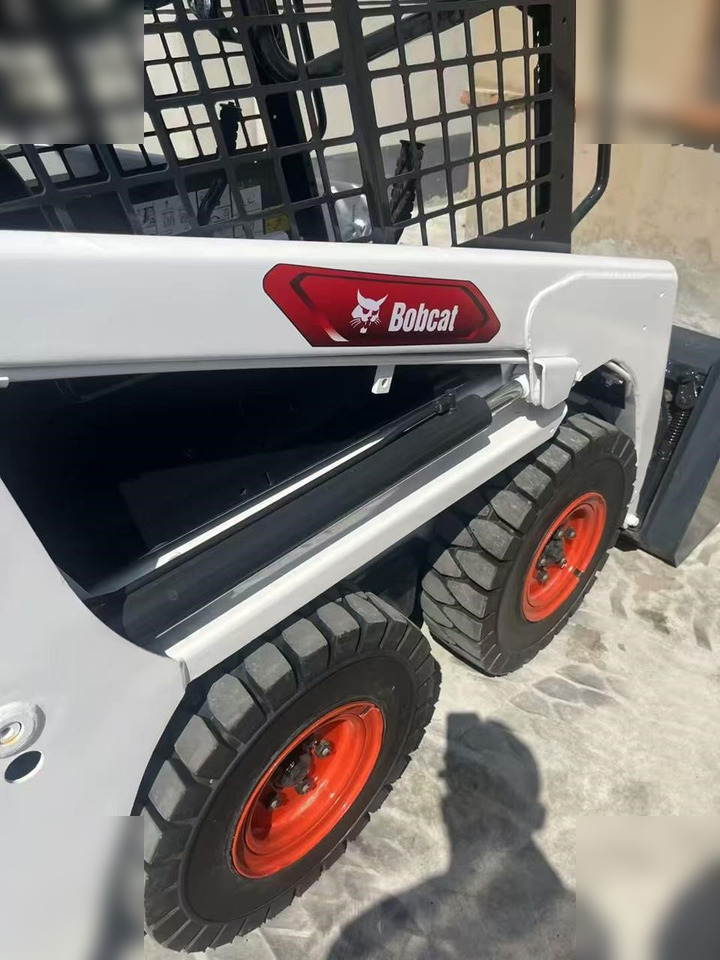 BOBCAT S70 - Skid steer loader: picture 2 BOBCAT S70 - Skid steer loader: picture 2