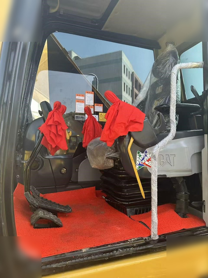 Crawler excavator CATERPILLAR 320D2L: picture 16