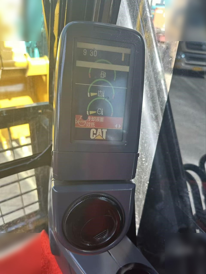 Crawler excavator CATERPILLAR 320D2L: picture 15