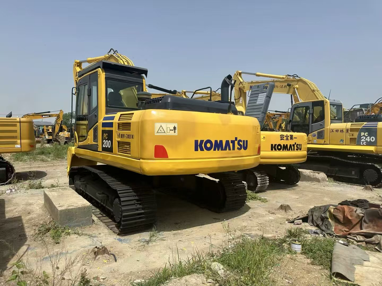 Crawler excavator KOMATSU 200-8: picture 8