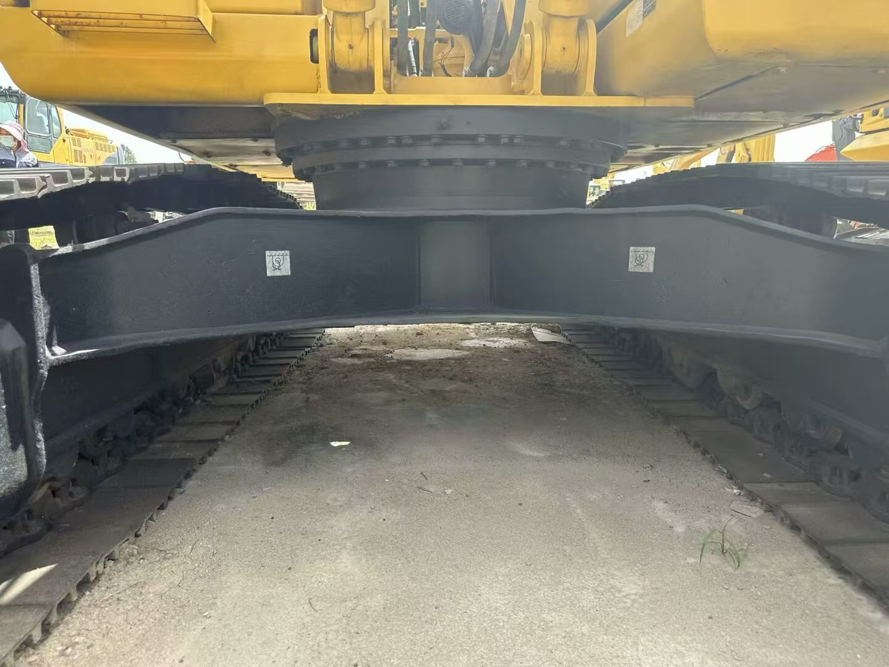 Crawler excavator KOMATSU 200-8: picture 9