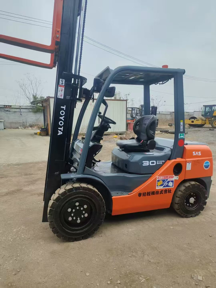 Toyata 3-ton - Vertical mast lift: picture 3 Toyata 3-ton - Vertical mast lift: picture 3