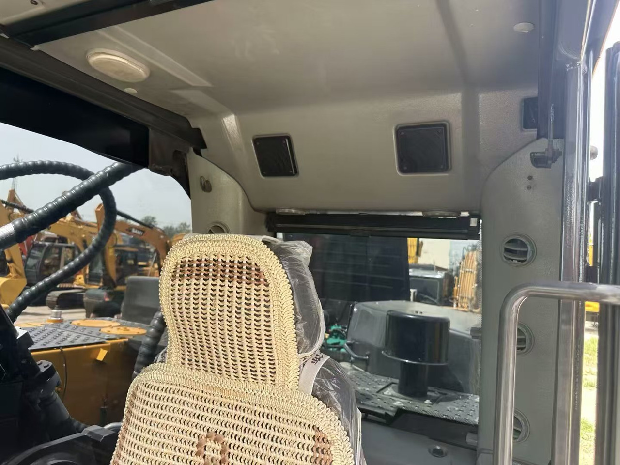 Volvo EC300 on lease volvo EC300: picture 6