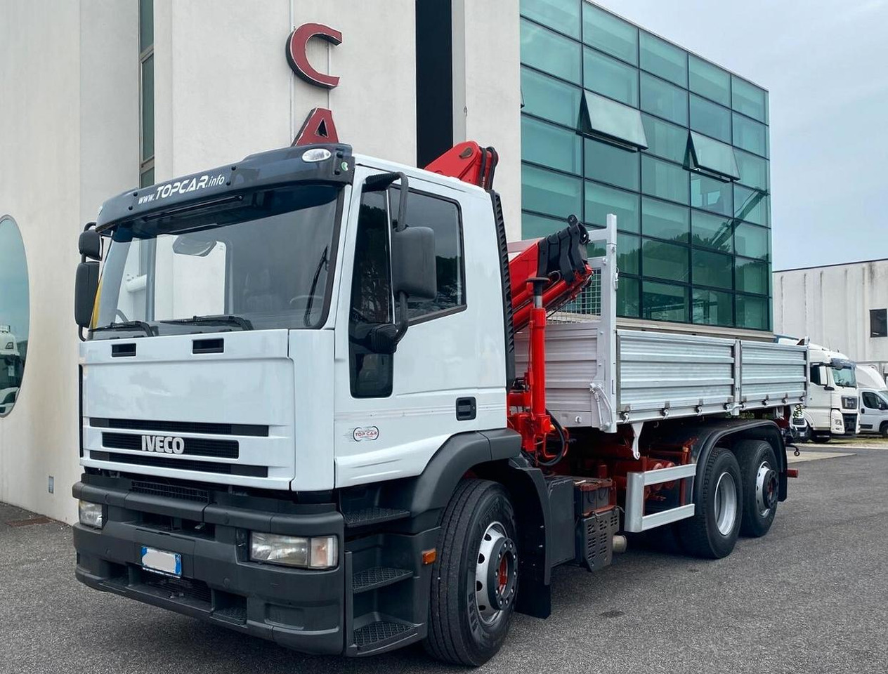 IVECO 440E38 RIBALTABILE TRILATERALE E GRU FASSI - Dropside/ Flatbed truck, Crane truck: picture 2 IVECO 440E38 RIBALTABILE TRILATERALE E GRU FASSI - Dropside/ Flatbed truck, Crane truck: picture 2