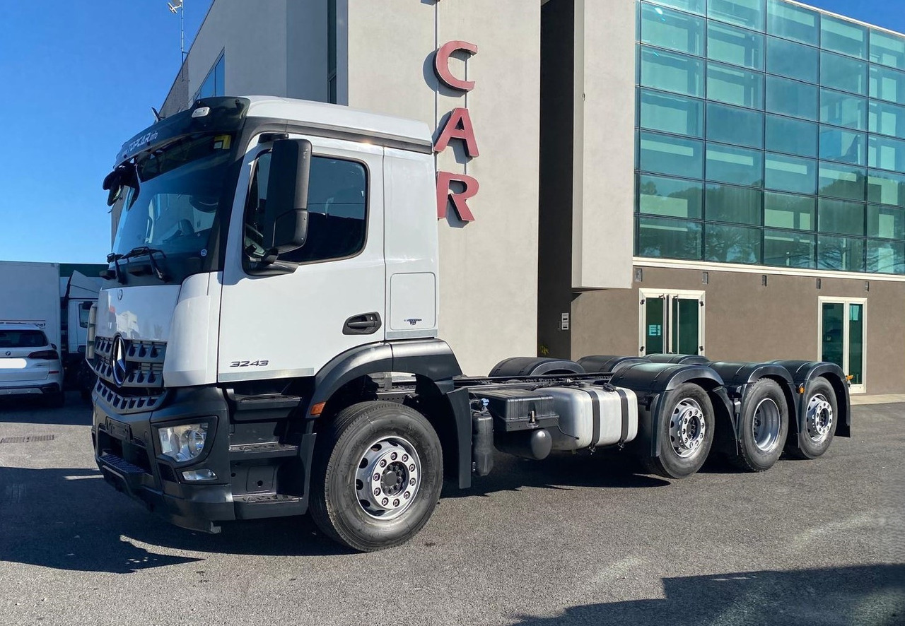 MERCEDES-BENZ AROCS 32.43 - Cab chassis truck: picture 5 MERCEDES-BENZ AROCS 32.43 - Cab chassis truck: picture 5