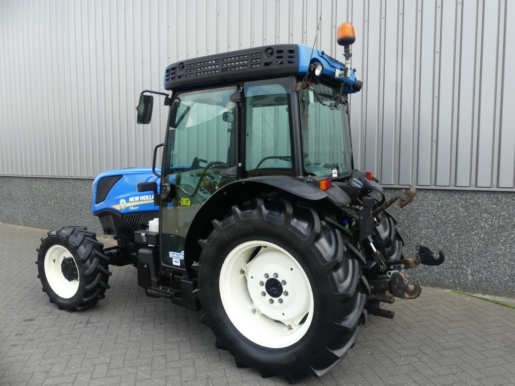 New Holland T4.100F - Compact tractor: picture 3 New Holland T4.100F - Compact tractor: picture 3