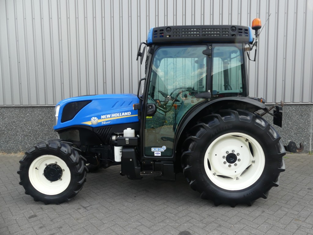 New Holland T4.100F - Compact tractor: picture 2 New Holland T4.100F - Compact tractor: picture 2