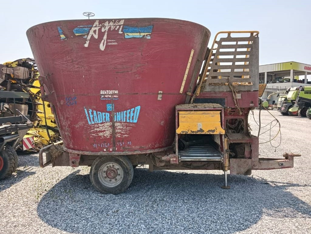 AGM W14 MC - Forage mixer wagon: picture 5 AGM W14 MC - Forage mixer wagon: picture 5