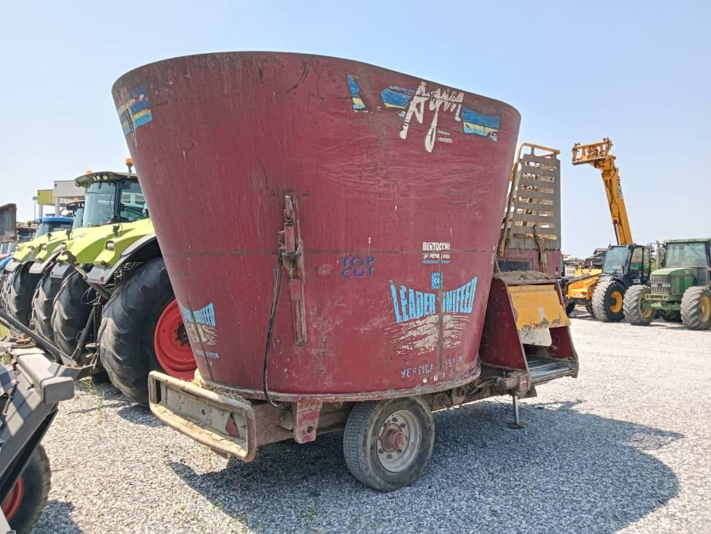 AGM W14 MC - Forage mixer wagon: picture 2 AGM W14 MC - Forage mixer wagon: picture 2