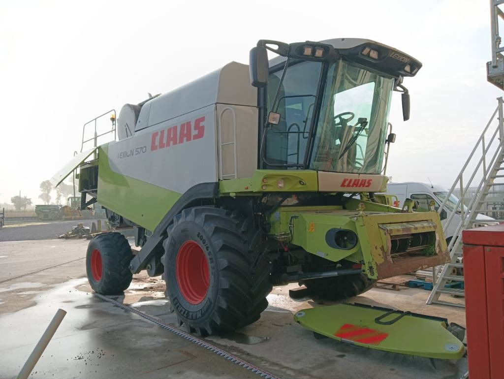 Claas Lexion 570 - Combine harvester: picture 1 Claas Lexion 570 - Combine harvester: picture 1