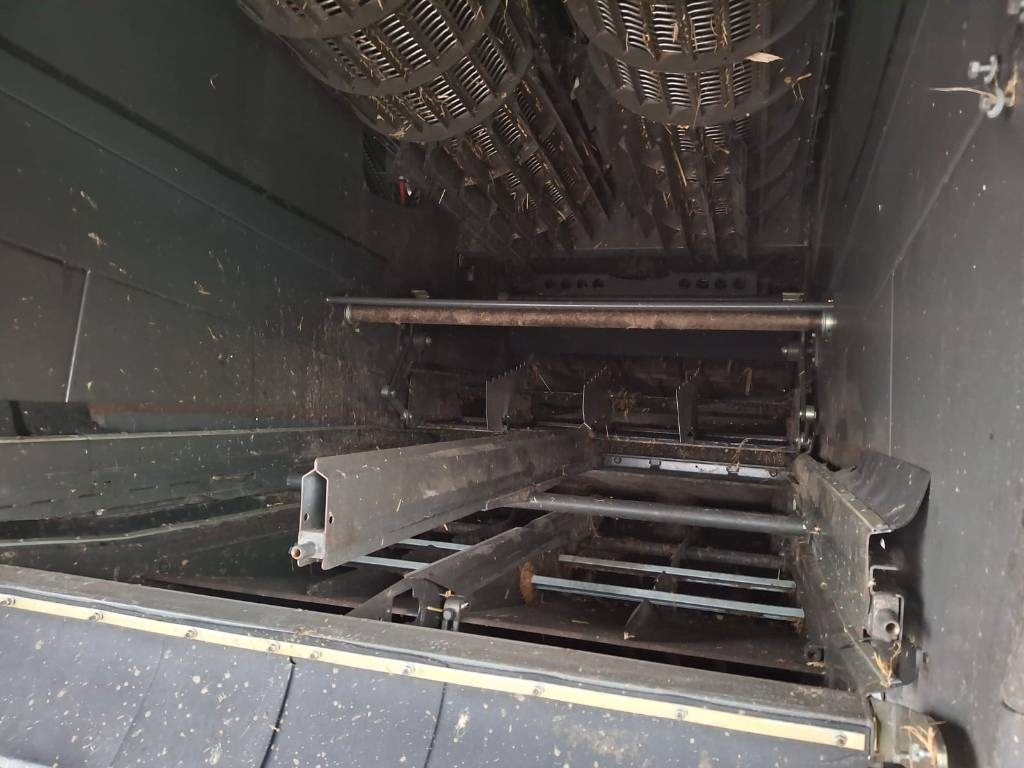 Combine harvester Claas Lexion 740: picture 9