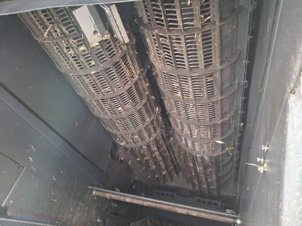 Combine harvester Claas Lexion 740: picture 7