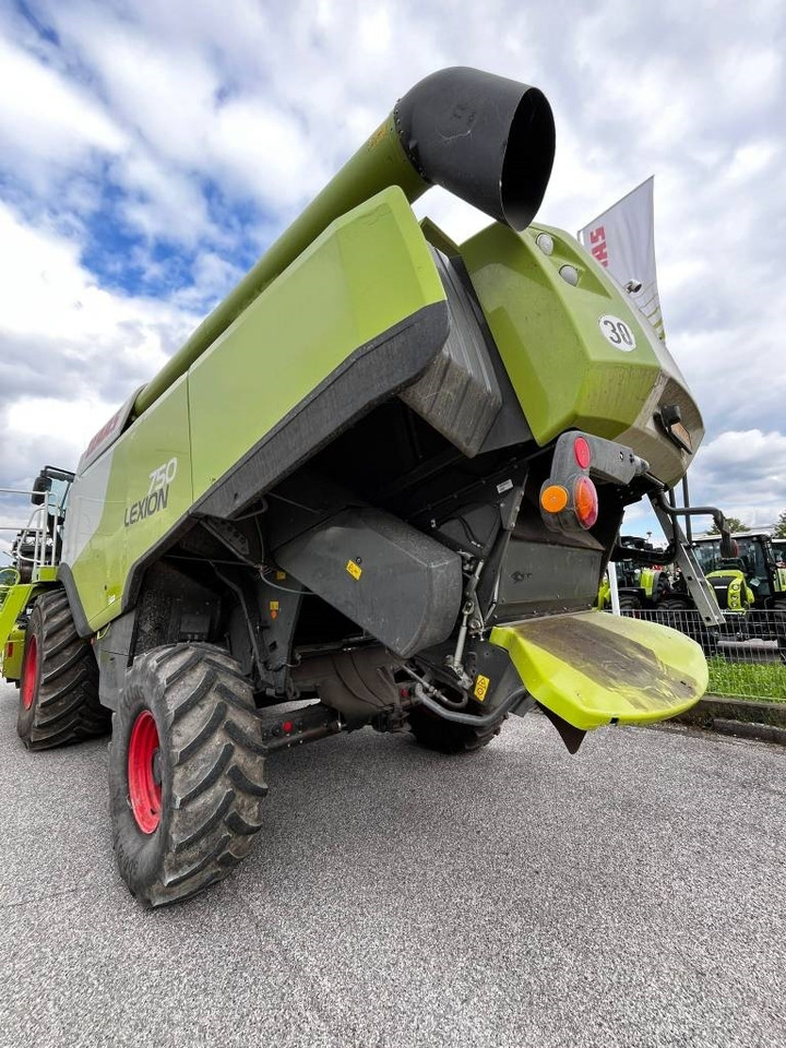 Claas Lexion 750 - Combine harvester: picture 2 Claas Lexion 750 - Combine harvester: picture 2