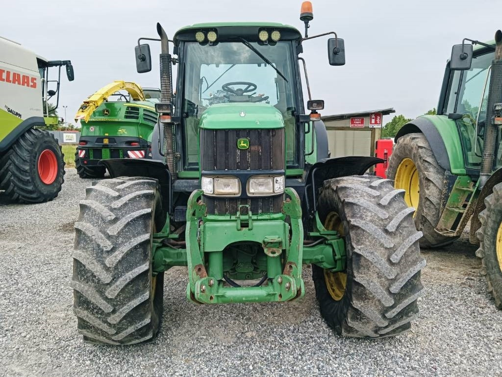 John Deere 6820 - Farm tractor: picture 2 John Deere 6820 - Farm tractor: picture 2
