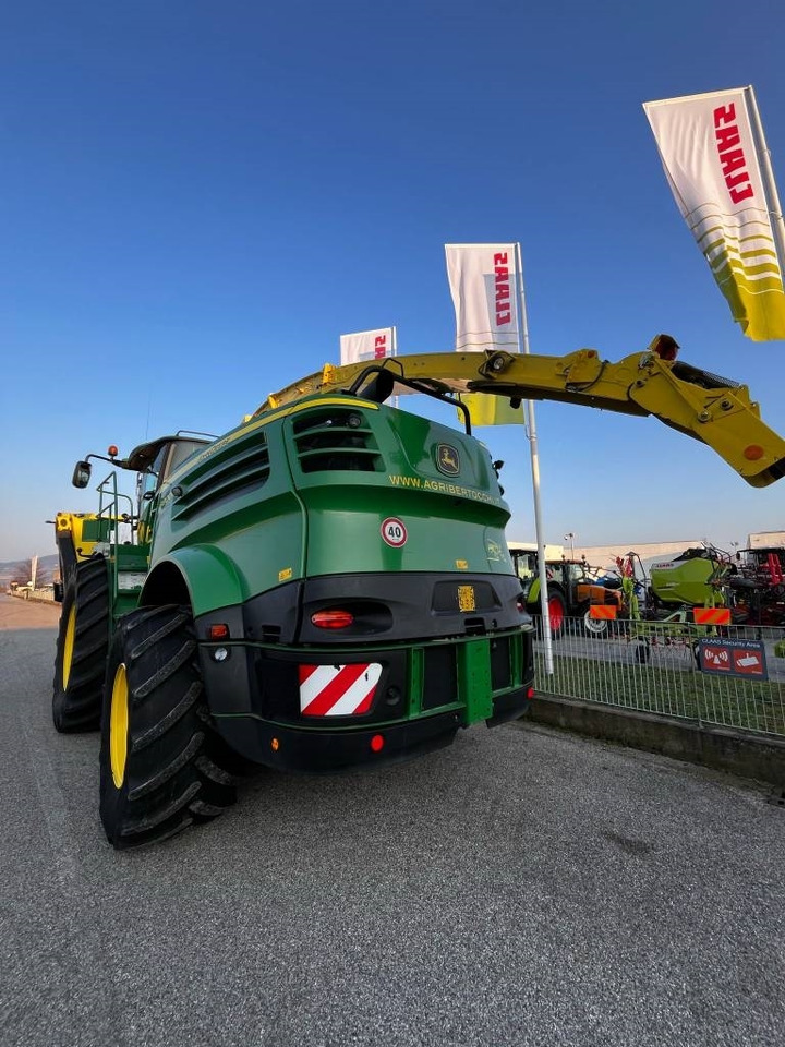 John Deere 8800 - Forage harvester: picture 3 John Deere 8800 - Forage harvester: picture 3