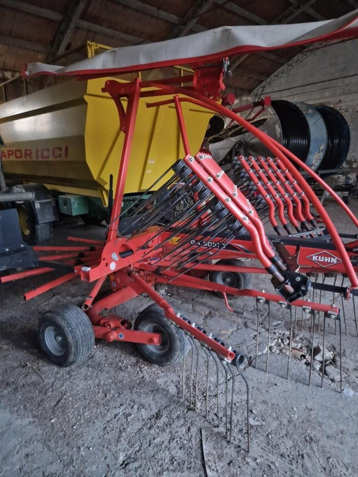 Kuhn 5031T - Tedder/ Rake: picture 2 Kuhn 5031T - Tedder/ Rake: picture 2