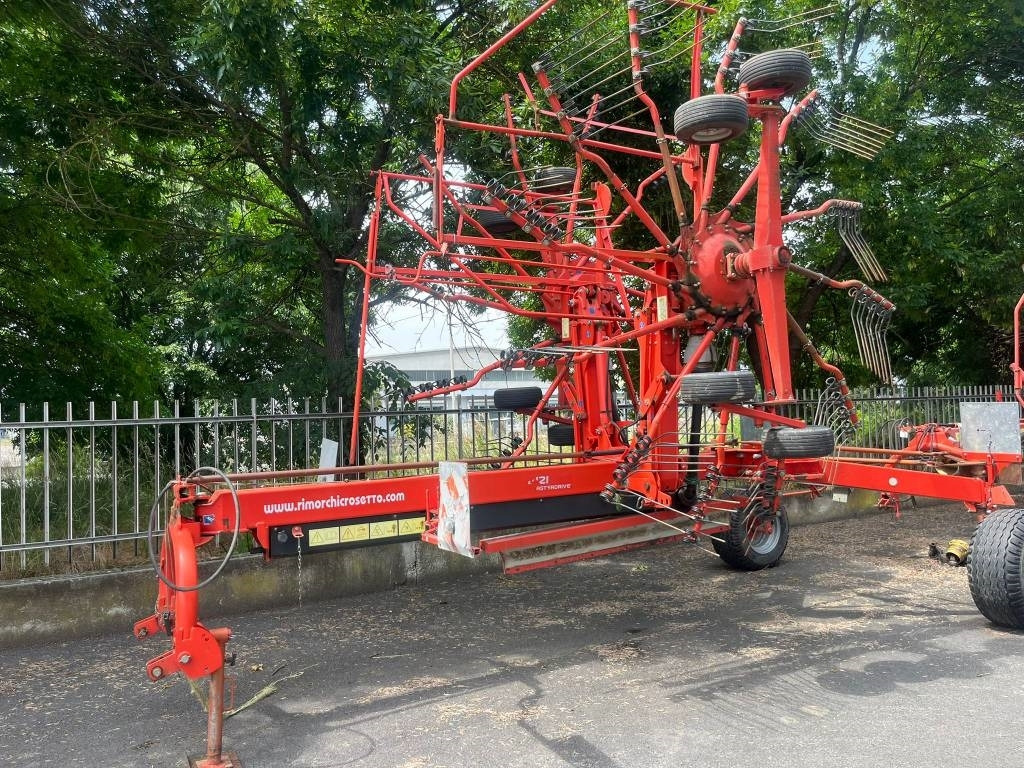 Kuhn GA 8121 - Tedder/ Rake: picture 3 Kuhn GA 8121 - Tedder/ Rake: picture 3