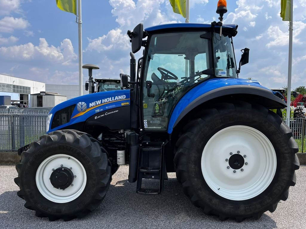 New Holland T 5.115 - Farm tractor: picture 2 New Holland T 5.115 - Farm tractor: picture 2